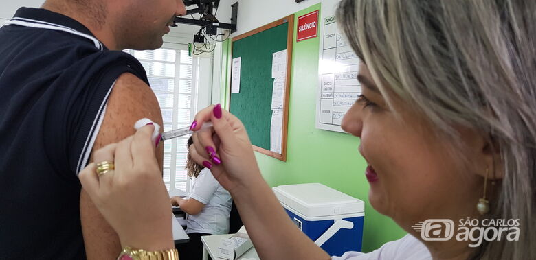 São Carlos ainda tem 2.500 doses da vacina contra a gripe para a população em geral -