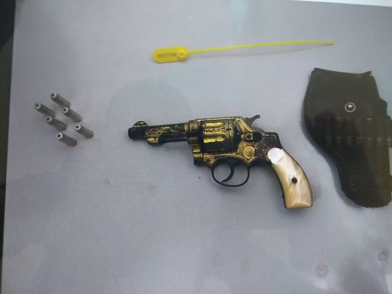 Idoso é detido com arma de fogo ilegal em Ibaté - Crédito: Divulgação