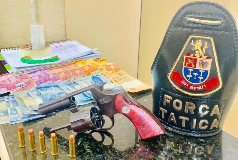 Servente de pedreiro é flagrado com drogas e arma pinada - Crédito: Divulgação