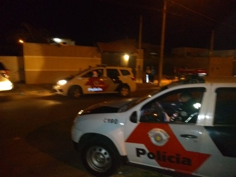 PM e Fiscalização apreendem drogas e paralisam festa irregular de adolescentes no Jardim Embaré -