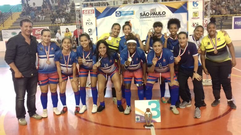 Na superação, futsal feminino leva o bronze após virada minuto final - Crédito: Miltinho Marchetti