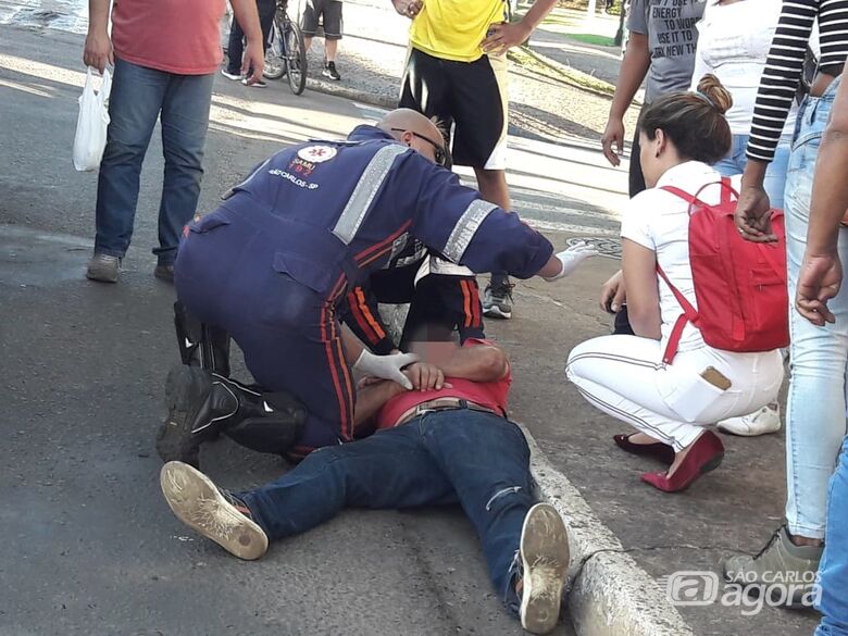Ciclista atropela idoso na Avenida São Carlos - Crédito: Maycon Maximino