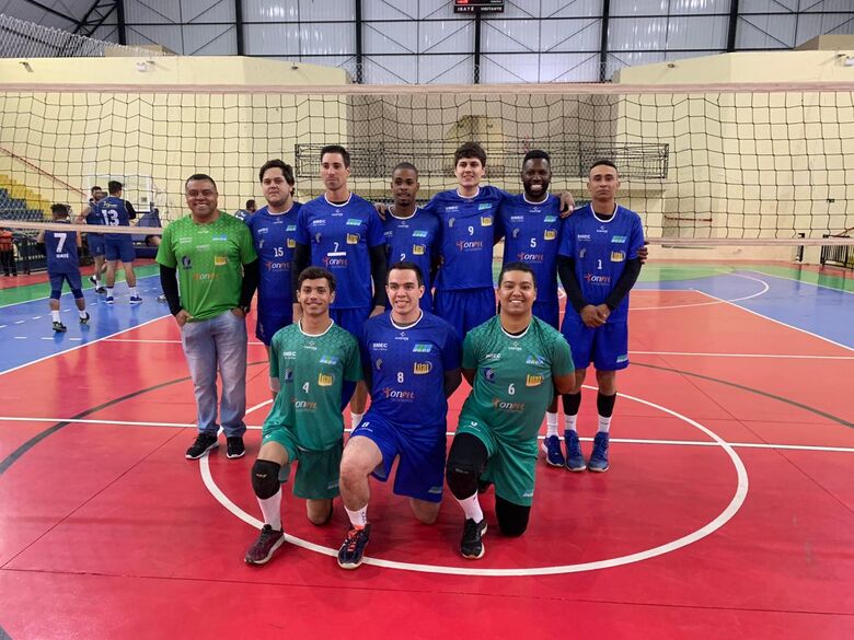 Vôlei masculino de São Carlos se reabilita na APV - Crédito: Marcos Escrivani