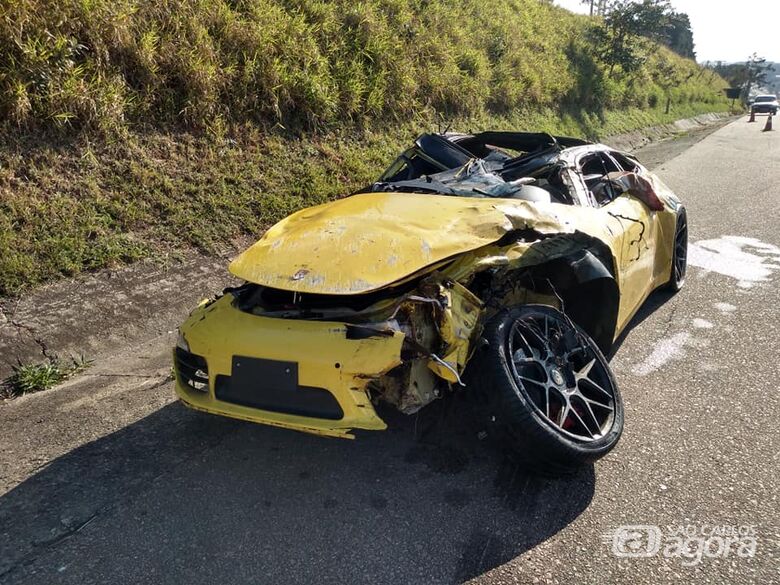 Mulher morre após Porsche atropelar vaca em rodovia no interior de SP - Crédito: Foto: Paulo Bernardino RTV Campinas