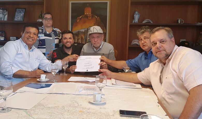 Moradores do CDHU vão ter escritura dos imóveis -
