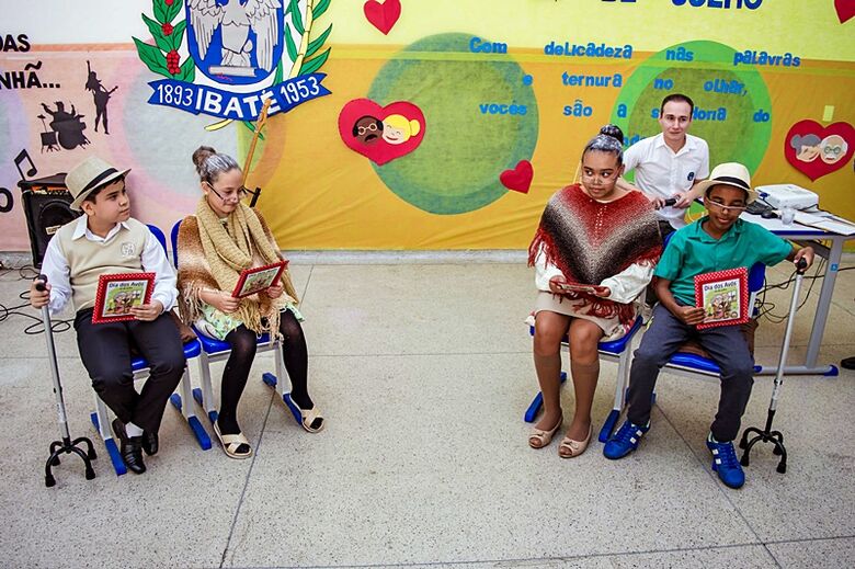 Escola Municipal “Julio B. Mendes” em Ibaté faz homenagem para o Dia Mundial do Rock e Dia dos Avós - Crédito: Divulgação