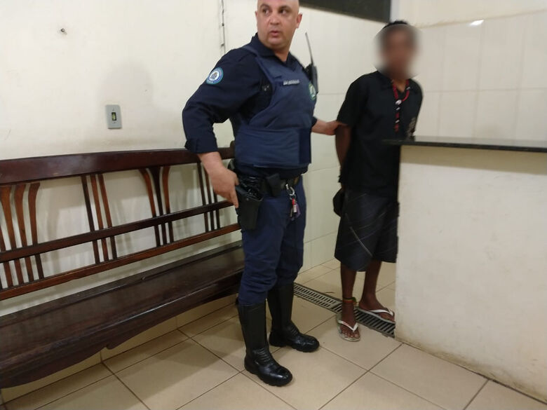 Homem é detido após agredir mulher - Crédito: Luciano Lopes/São Carlos Agora