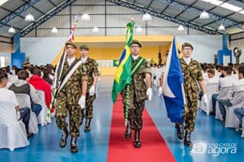 Jovens da classe 2019 participam do Juramento à Bandeira no Centro de Convivência da Melhor Idade - Crédito: Divulgação