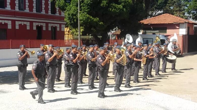 Banda da Polícia Militar se apresenta na Apae São Carlos - Crédito: Divulgação