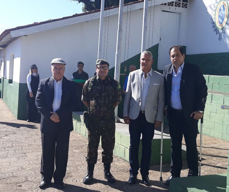 Vereador Sérgio Rocha prestigia Dia do Soldado no Tiro de Guerra - Crédito: Divulgação