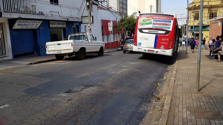 Prefeitura vai reconstruir pavimento de trechos da rua Dona Alexandrina -