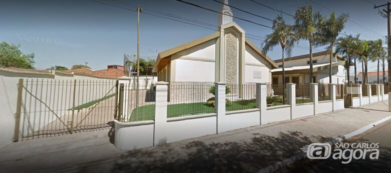 Ladrão furta 50 barras de alumínio usadas em para-raios de igreja Mórmon - Crédito: Google street view