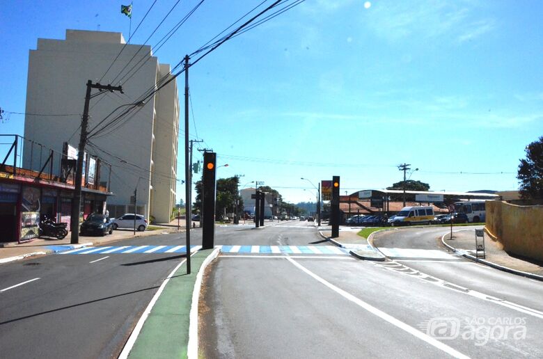 Semáforos da avenida São Carlos vão operar no amarelo intermitente a partir de terça-feira - 