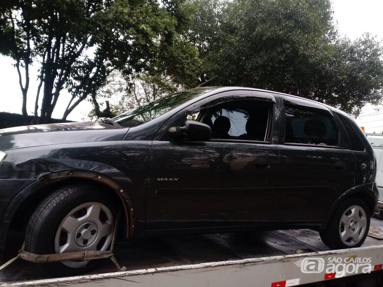Motorista bate em carro e em portão, depois atropela homem e tenta fugir - Crédito: Luciano Lopes