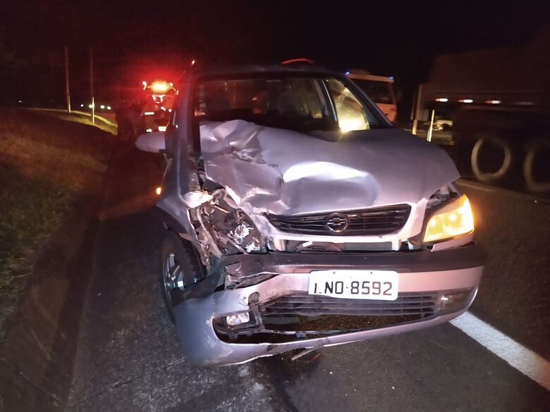 Colisão entre dois carros provoca congestionamento em ruas de acesso ao Jardim Tangará e WL - Crédito: Luciano Lopes