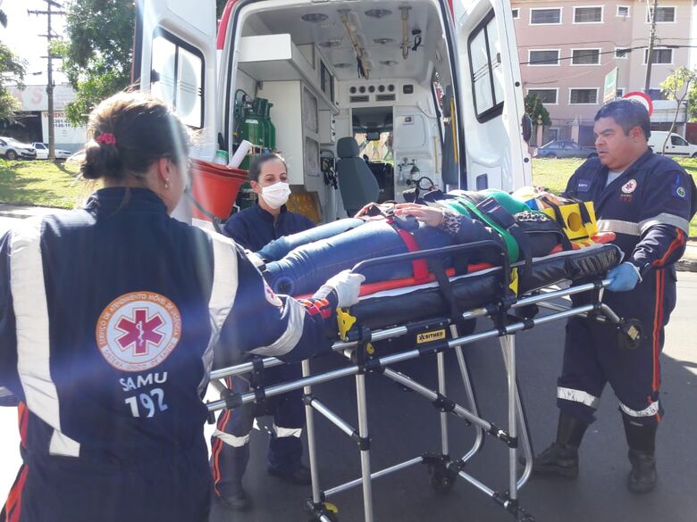 Motorista não respeita sinalização e provoca acidente na Trabalhador São-carlense - Crédito: Maycon Maximino