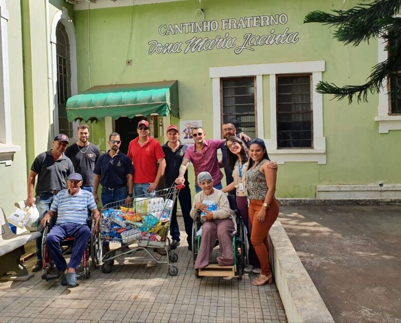 Comissão Paixão Sertaneja entrega produtos arrecadados em baile solidário - Crédito: Divulgação