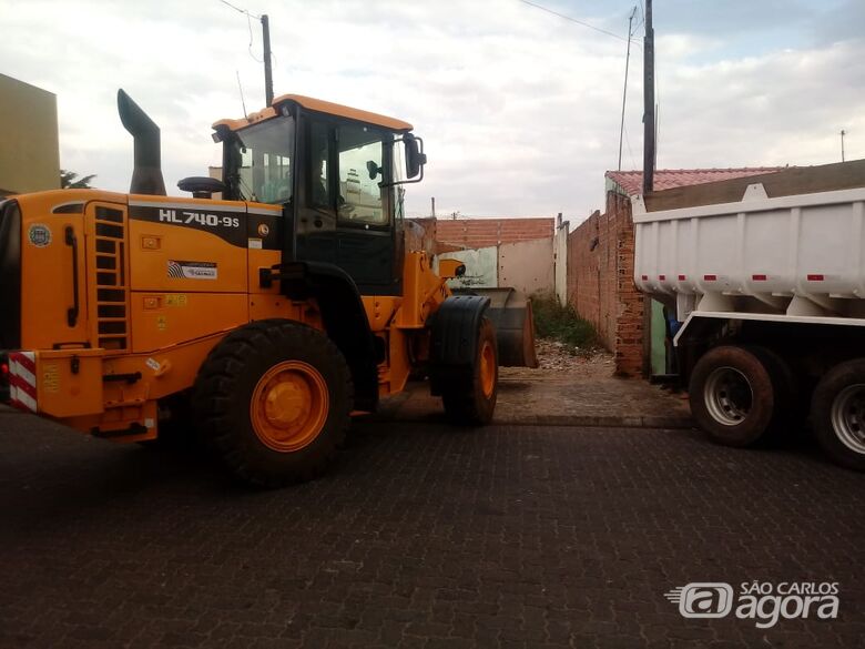 Polícia Militar, Guarda Municipal e Prefeitura de Ibaté limpam terreno usado por pessoas suspeitas - Crédito: Divulgação