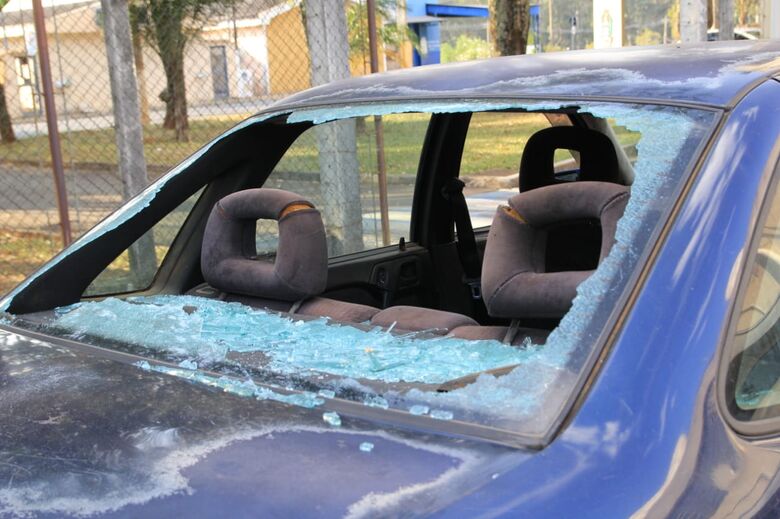 Homem é detido após danificar carro do vizinho - Crédito: Marco Lúcio