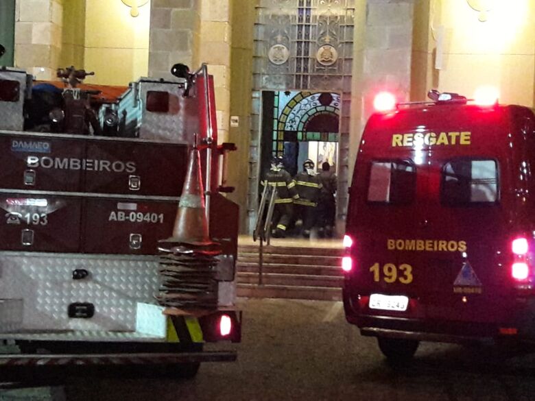 Curto circuito causa princípio de incêndio na catedral - Crédito: São Carlos Agora
