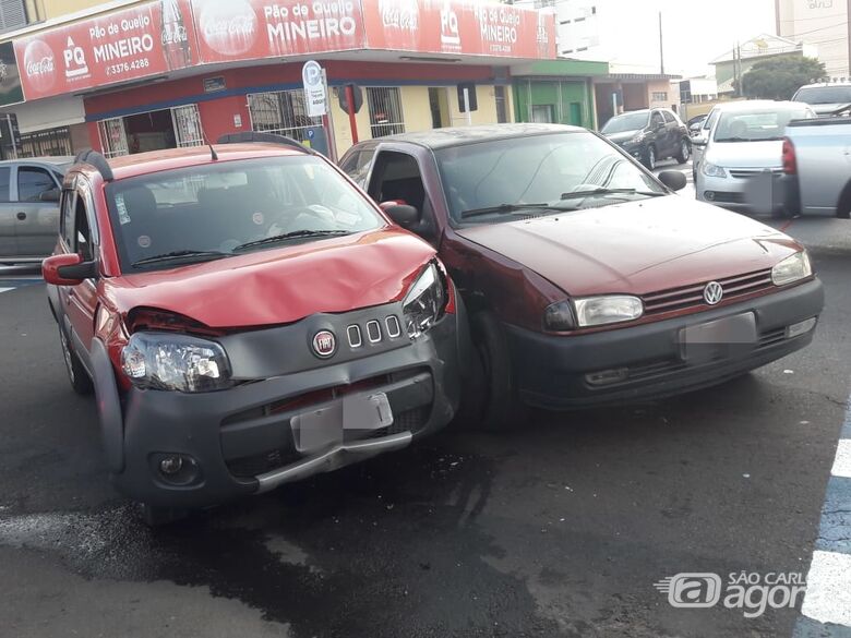 Gestante fica ferida após colisão no centro - Crédito: Maycon Maximino