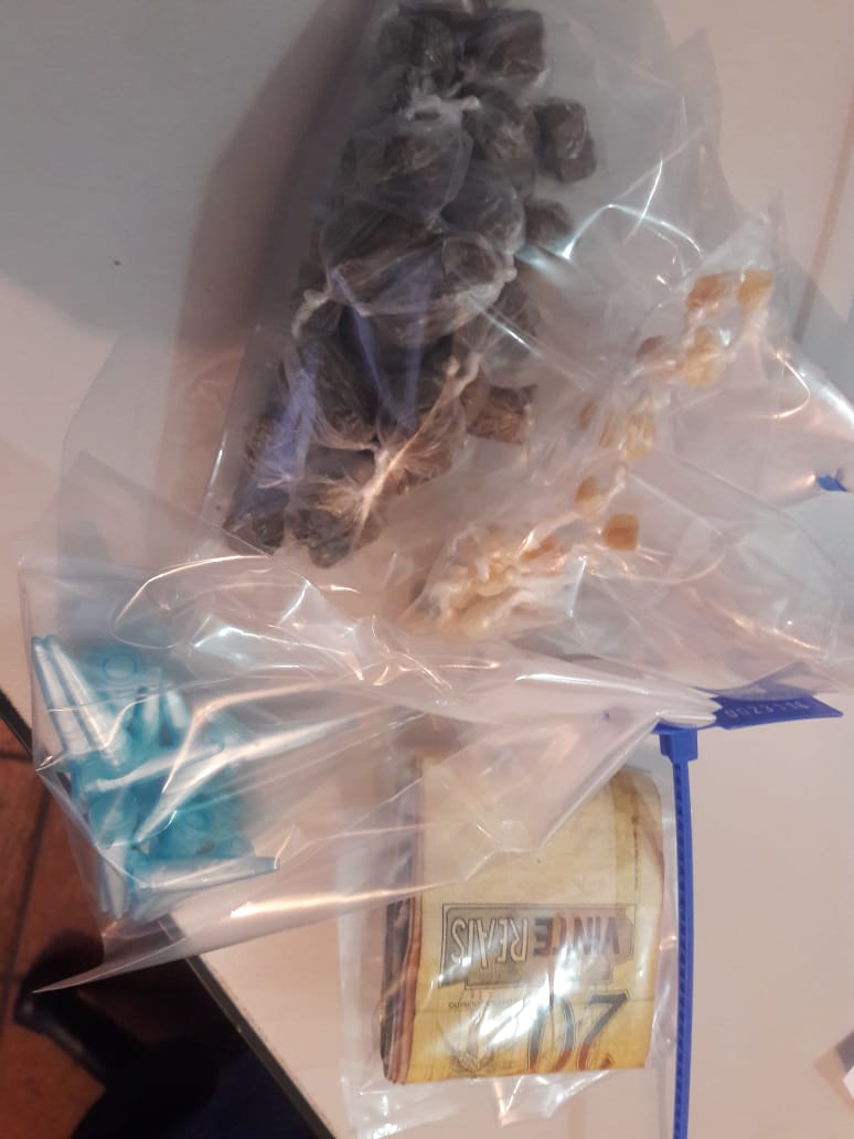 Após denúncia anônima, PM prende acusado de tráfico no Aracy - Crédito: Maycon Maximino