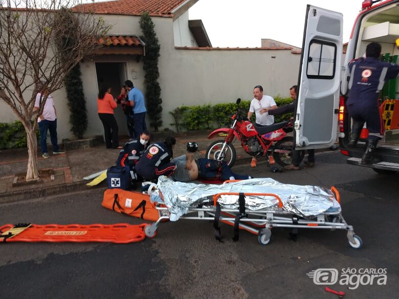 Motociclista sofre ferimento gravíssimo após ser atingido por caminhonete - Crédito: Luciano Lopes