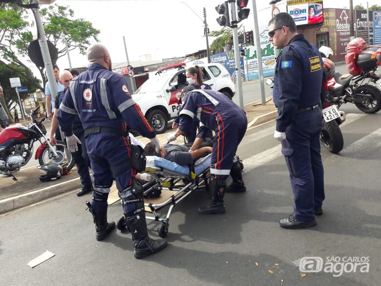 Motorista tenta conversão proibida e atinge motociclista - Crédito: Maycon Maximino
