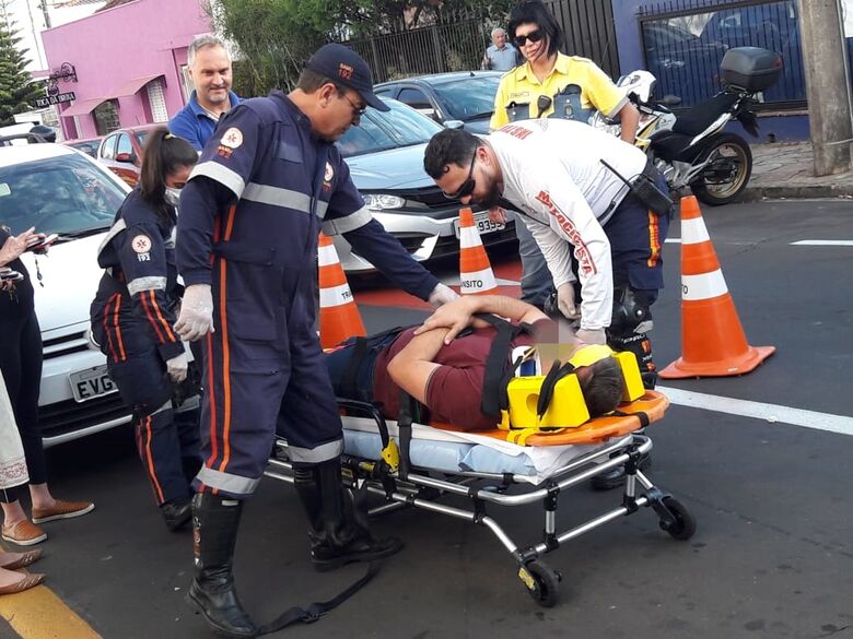 Colisão traseira deixa um ferido no centro - Crédito: Maycon Maximino