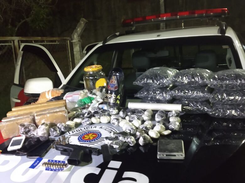 PM encontra grande quantidade de drogas em residência do Monte Carlos - Crédito: Luciano Lopes/São Carlos Agora