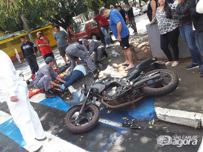 Motociclista sofre fraturas após acidente no centro - Crédito: Maycon Maximino
