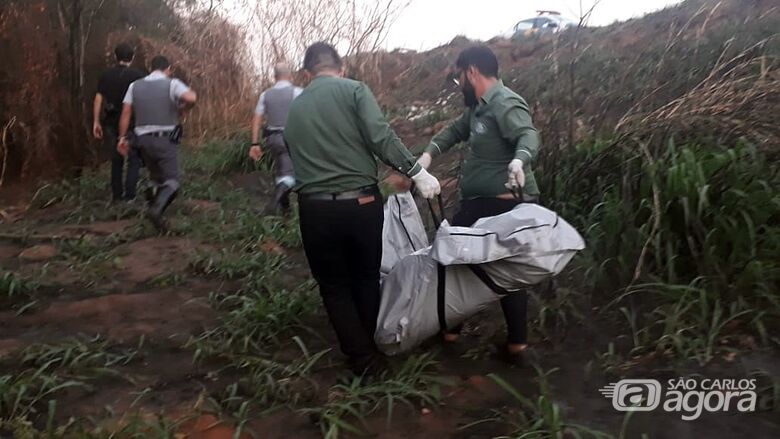 Corpo com mãos e pés amarrados é encontrado na SP-215 - Crédito: Marco Lúcio/São Carlos Agora