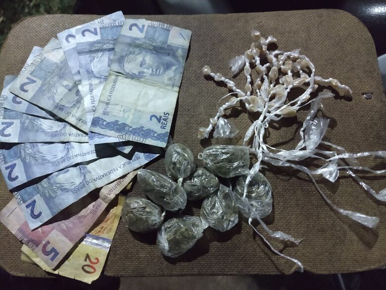 PM prende homem com crack, maconha e dinheiro no CDHU - Crédito: Luciano Lopes/São Carlos Agora