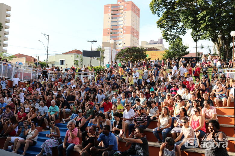 Domingo tem Circuito Arena com Leme e Samba da Antiga no Teatro do centro - 