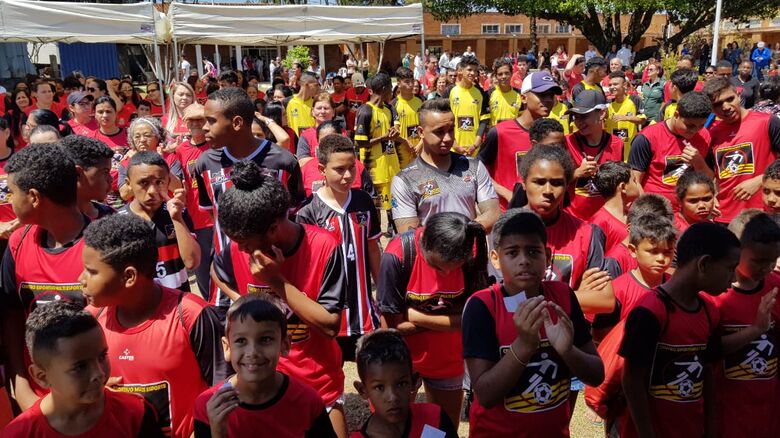 Mais de 500 alunos do Centro da Juventude Elaine Viviani recebem novos uniformes - Crédito: Divulgação