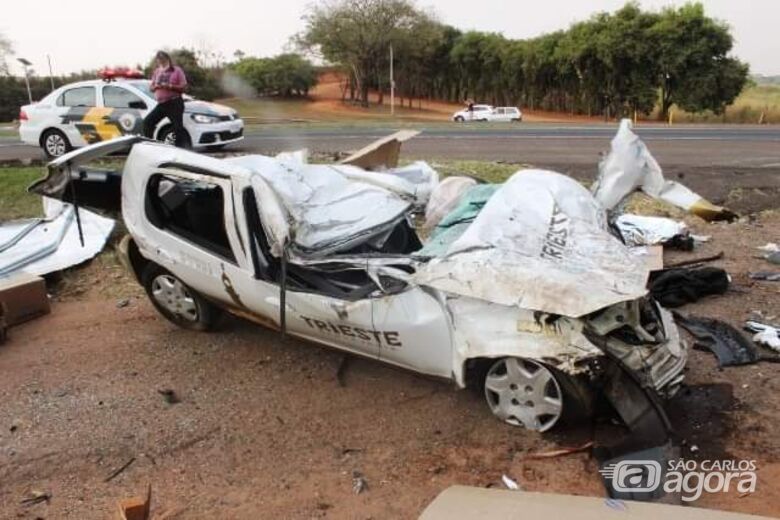 Motorista morre após ter carro esmagado por caminhão na Washington Luis - Crédito: Matão Urgente