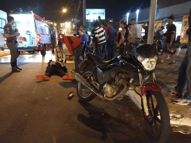 Moto atinge morador de rua no Centro - Crédito: Luciano Lopes/São Carlos Agora