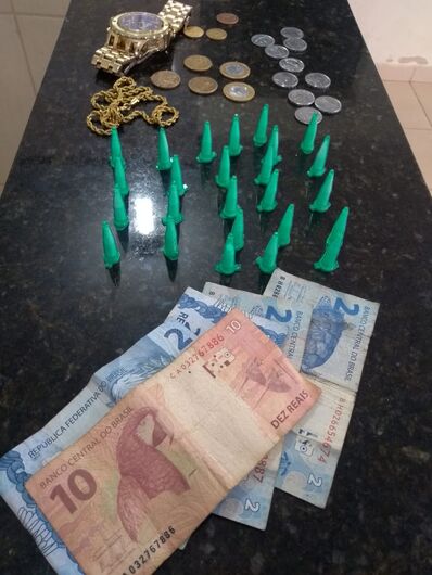 Adolescente com várias passagens pela polícia é detido por tráfico no Santa Angelina -