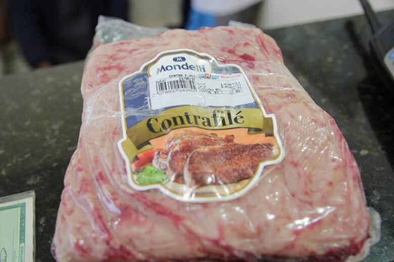 Idoso é detido após furtar carne em supermercado - Crédito: Marco Lúcio