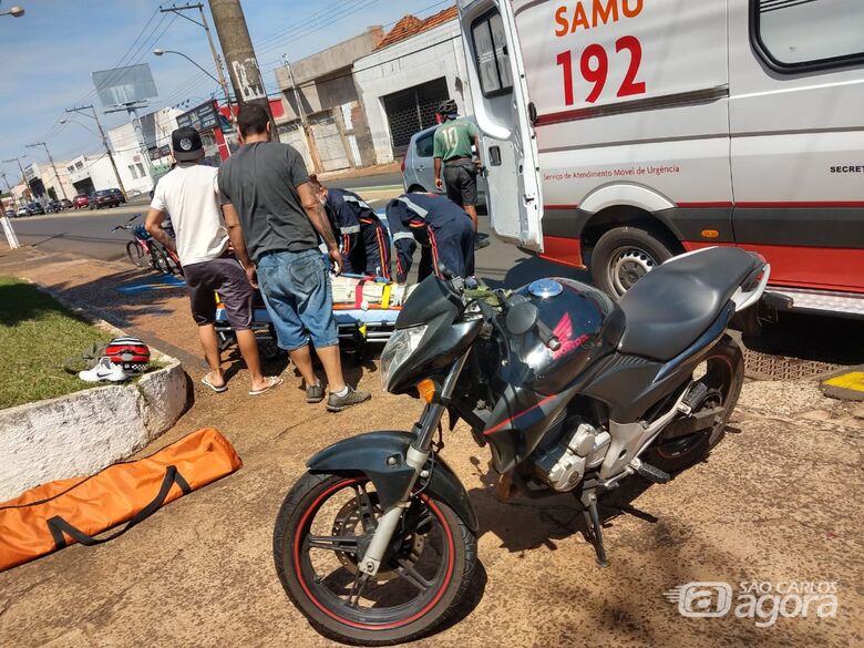 Colisão entre duas motos deixa um ferido na avenida São Carlos - Crédito: Luciano Lopes