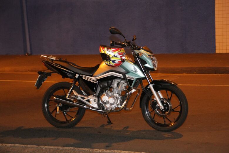 Dupla em moto foge da Guarda Municipal por várias ruas do Centro - Crédito: Marco Lúcio