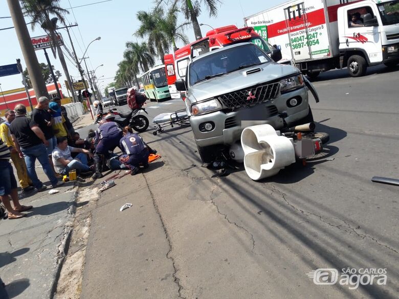 Moto é arrastada por 10 metros na Praça Itália - Crédito: Maycon Maximino