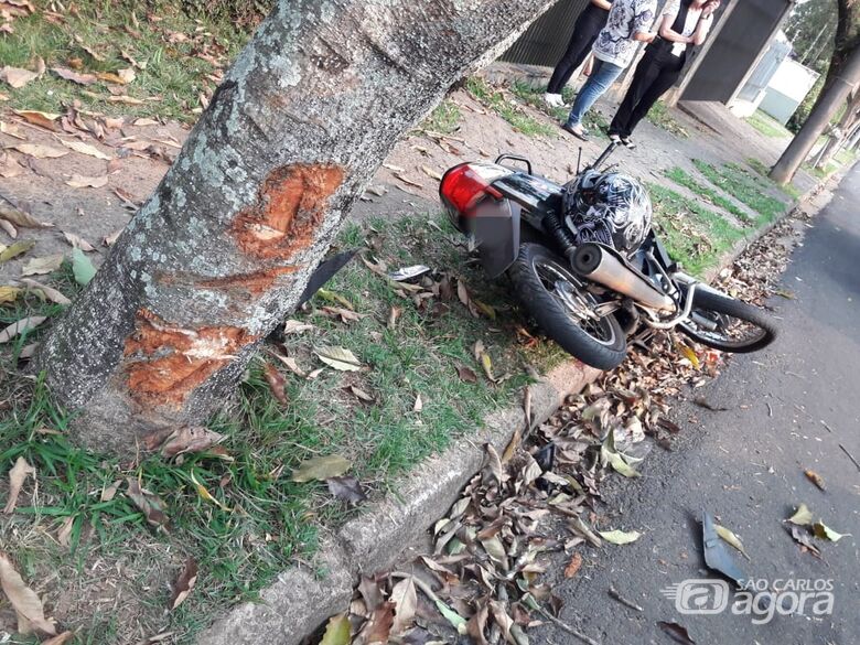 Com traumatismo craniano, motociclista é socorrida em estado gravíssimo após acidente - Crédito: Maycon Maximino