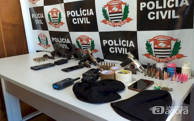 Policiais de São Carlos participam de operação que terminou com a prisão de oito guardas civis em Bebedouro - Crédito: Divulgação