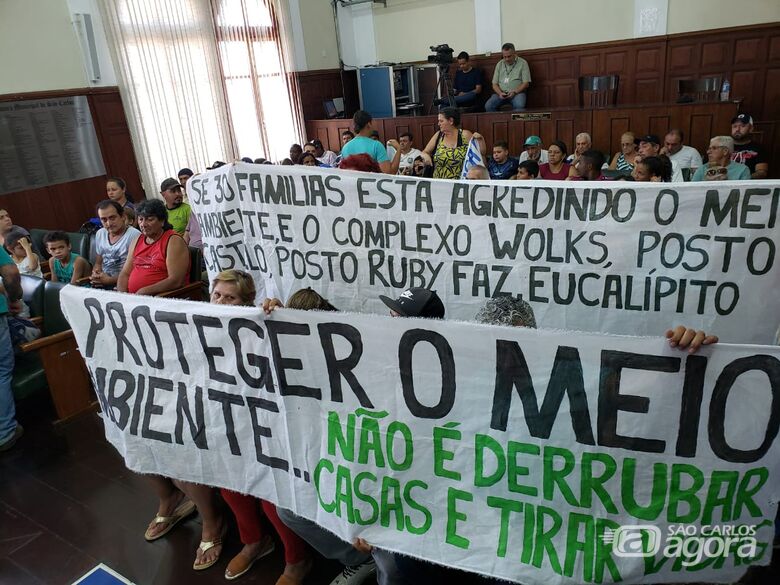 Moradores do Recanto das Oliveiras recebem ordem de despejo e fazem protesto na Câmara - Crédito: Abner Amiel/São Carlos Agora