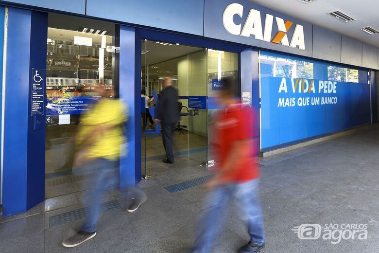 Caixa paga hoje até R$ 500 do FGTS para parte dos correntistas - Crédito: Agência Brasil