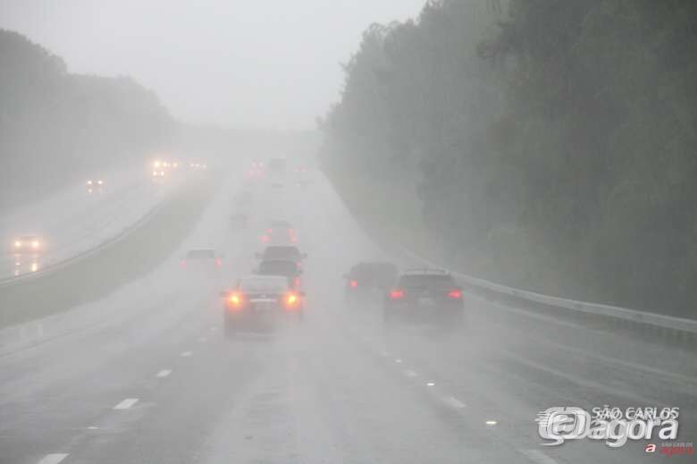 Saiba como dirigir com segurança durante a chuva - Crédito: Arquivo/SCA
