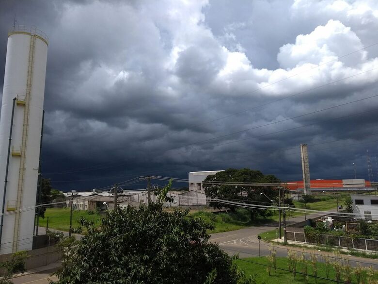 Semana começa quente, mas tempo pode mudar com chegada de frente fria - Crédito: Arquivo/SCA