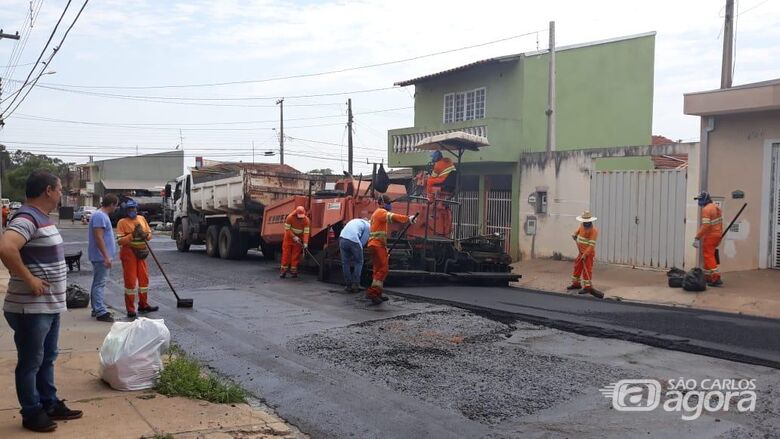 Malabim acompanha e fiscaliza os serviços de recapeamento no Tangará e Douradinho - Crédito: Divulgação