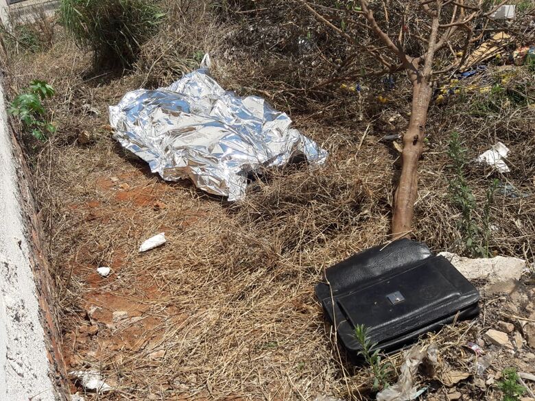 Homem é encontrado morto em terreno baldio - Crédito: São Carlos Agora